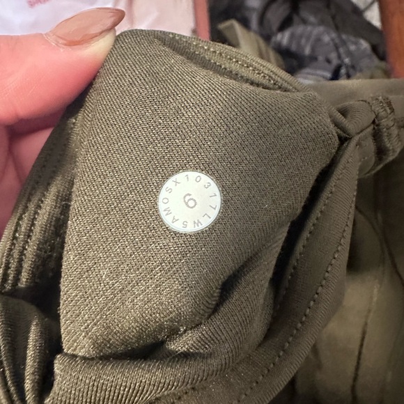 Lululemon Train Times 7/8 Pant Olive Green Size 6 25” - Picture 6 of 7